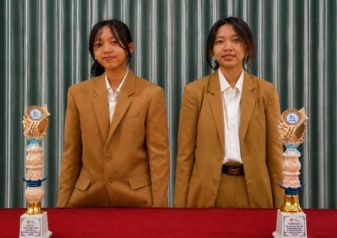 Prestasi Membanggakan, Siswi Kembar SMK Xaverius Palembang Dominasi LKS Bidang Teknologi