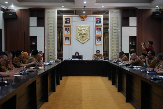 Dalam rapat koordinasi evaluasi anggaran triwulan ii ini yang disampaikan Plt walikota Hj Bertha 