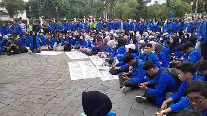 Demo mahasiswa UII Yogyakarta, desak BBM turun hingga kritik MBG dan Koperasi Merah Putih