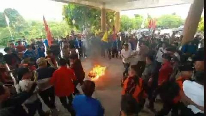 Demo kritik pemerintahan Prabowo di Lubuklinggau, Sumsel, ricuh! 