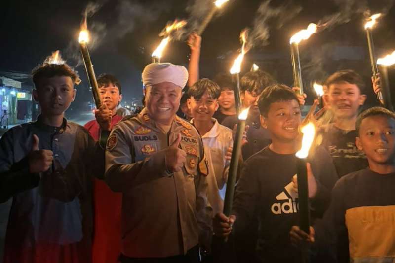 Polsek Cigudeg pimpin di Dua desa, Pawai Obor 1 Muharram di bunar, dan Mekarjaya 