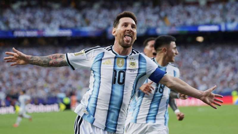 Tersanjung lewati gol Ronaldo, Messi: Dia idola saya! 