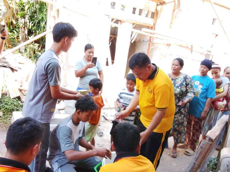 Hari Jumat berkah dan pembagian  paket bubur kacang, telur dan Roti gratis, di polsek cigudeg