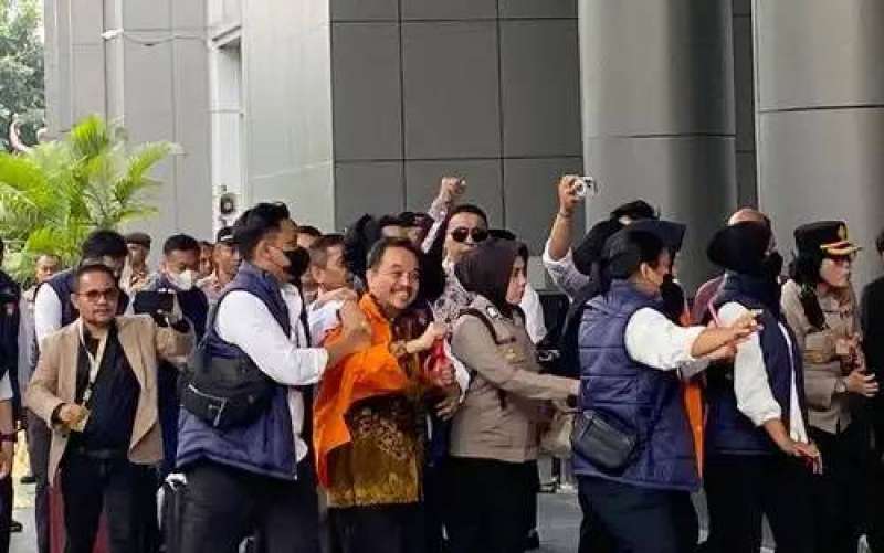 Pelimpahan kasus fitnah ijazah Jokowi, Roy Suryo-Dokter Tifa dibawa ke Kejari Jaksel