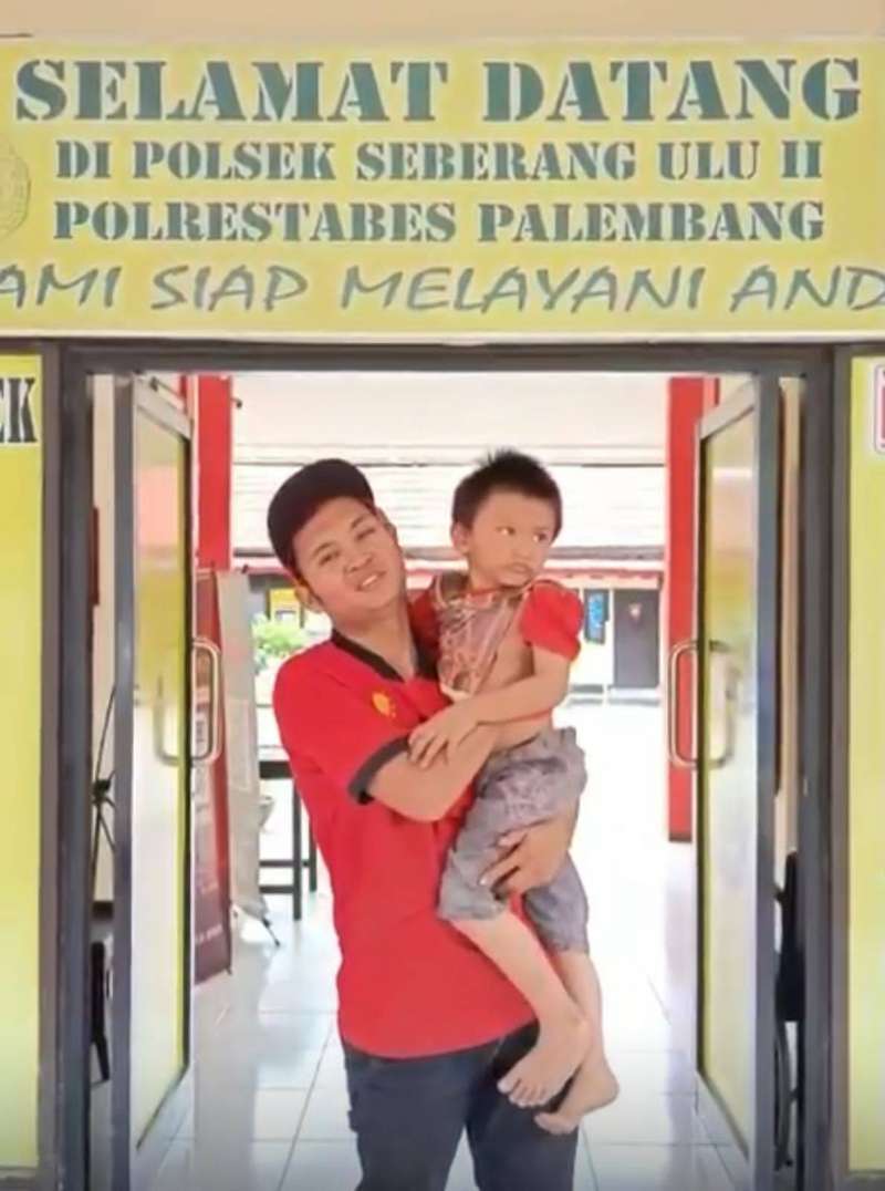 Sentuhan Humanis Polisi, Anak Hilang di Seberang Ulu II Berhasil Ditemukan dan Dipertemukan dengan Keluarga