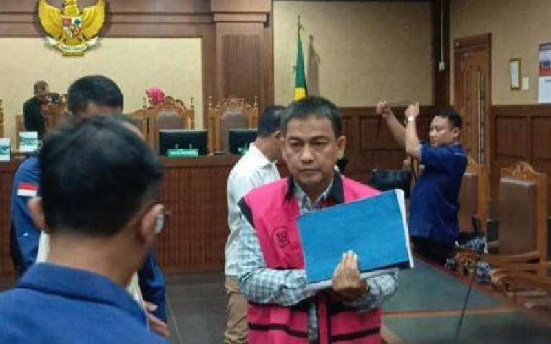 Eks Ketua Ombudsman Hery Susanto didakwa terima suap uang dan rumah Rp4,8 Miliar