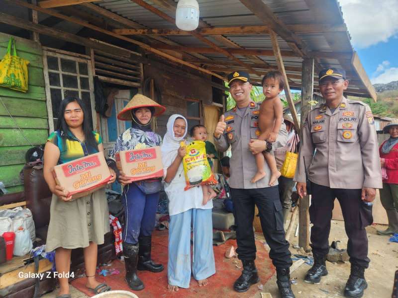 Polsek Sukarami Perkuat Kepedulian Sosial Melalui Bakti Sosial untuk Warga Kurang Mampu