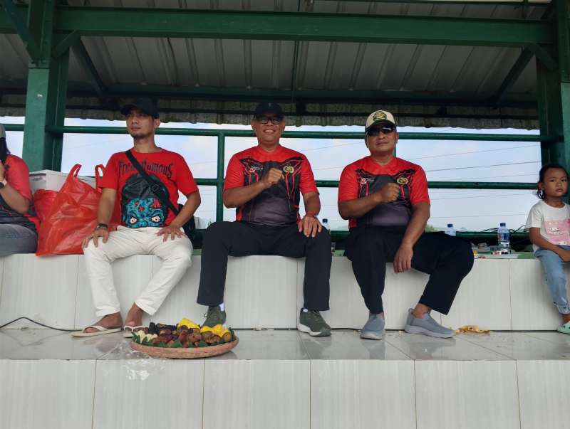 Suasana Meriah, Polsek Leuwiliang Nonton Bareng Bersama Masyarakat