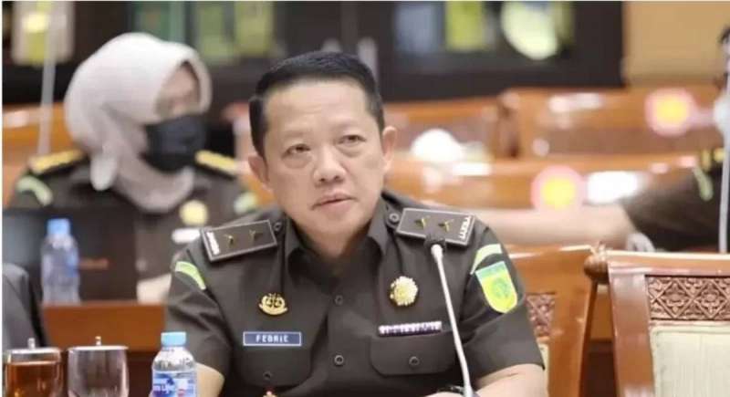Keberadaannya misterius, beredar kabar Febrie Adriansyah pergi umroh