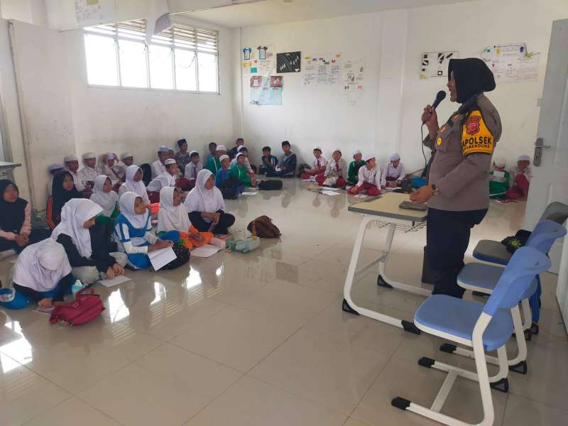 Kapolsek Megamendung Terjun Langsung Beri Materi Dalam Giat MPLS Pelajar SMP Dan SMA Diwilayah Hukum Kecamatan Megamendung