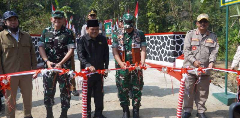 Masyarakat Cikembar Antusias Sambut Berdirinya Jembatan Garuda Suci, Wujud Kolaborasi TNI dan Rakyat Gagasan Presiden Prabowo