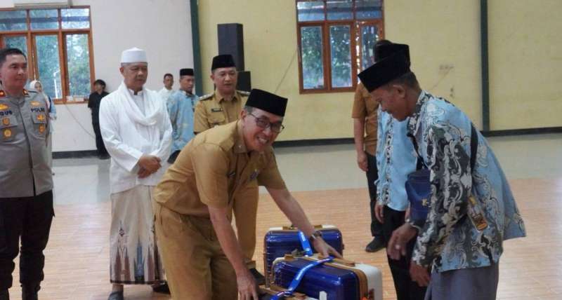 Wabup Sukabumi Lepas 43 Jemaah Umroh Program Muhibah Ramadhan, Wujud Kepedulian kepada Guru Ngaji, Marbot, dan Dhuafa