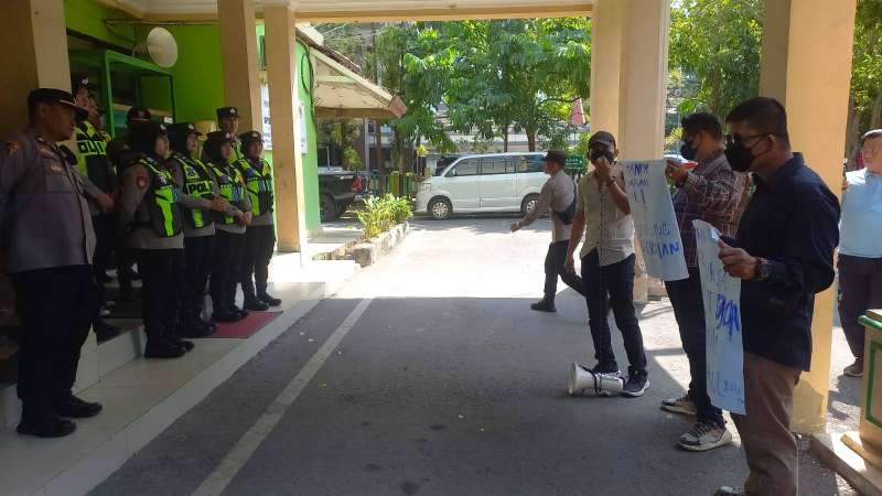 Diduga Melalukan Pencemaran Lingkungan, Massa Desak Penutupan PT Golden Oilindo Nusantara