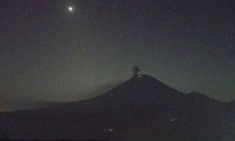 Gunung Semeru meletus, semburkan abu vulkanik 900 meter