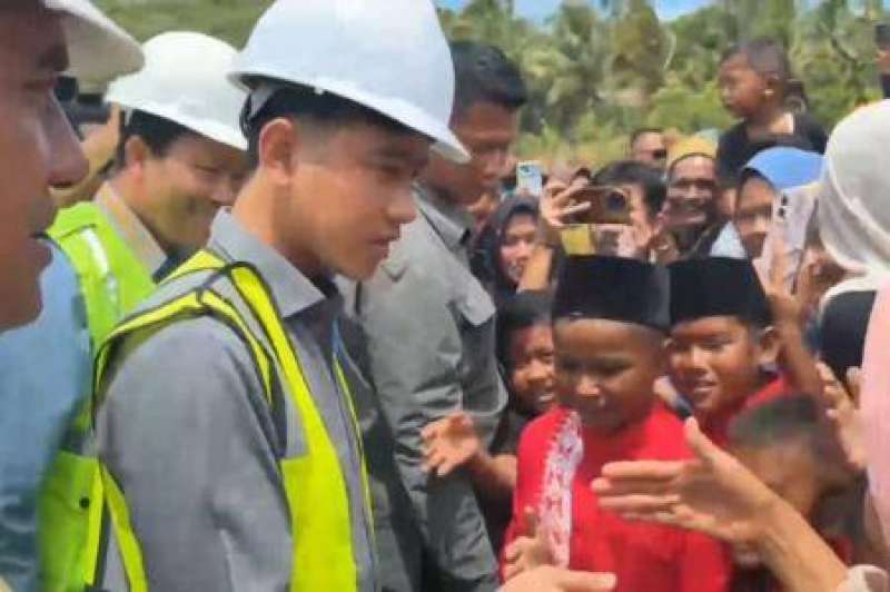 Cek infrastruktur pascabencana Aceh Tengah, Gibran disambut antusias warga