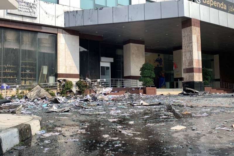 Pemadaman kebakaran Kantor Bapenda selesai, Gulkarmat DKI masih siagakan dua unit di lokasi