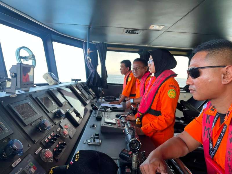 Pencarian Korban Kapal Terbakar di Selat Lombok Berlanjut, Tim SAR Gabungan Sisir Area Barat Daya dan Lakukan Pemapelan