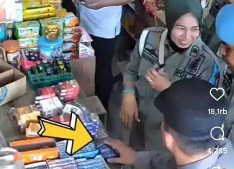 Viral! Ambil rokok saat razia, wajah Satpol PP terekam
