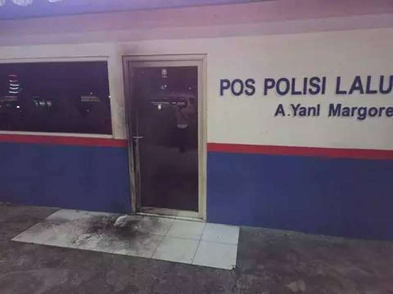 2 Pos Polisi di Surabaya dilempar molotov oleh pria misterius
