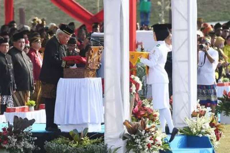 Upacara HUT Ke-81 RI di IKN, Basuki kenakan pakaian Adat Kutai