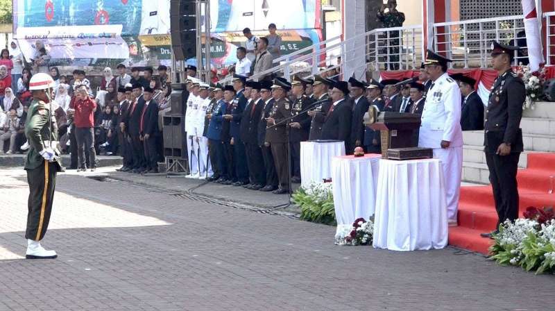 HUT RI ke-81 di Cangehgar, Bupati Asep Japar Ajak Pejabat Turun ke Lapangan