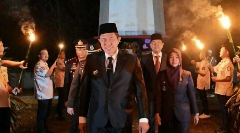 H. Ludi dan Hj. Bertha Ikuti Renungan Suci HUT Kemerdekaan RI
