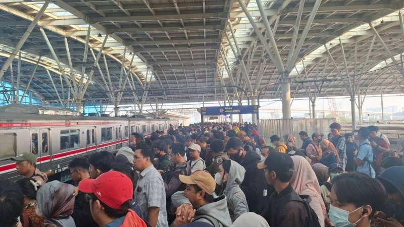 Gangguan KRL Bogor dan Tangerang dipicu dua insiden warga dan motor tertabrak kereta