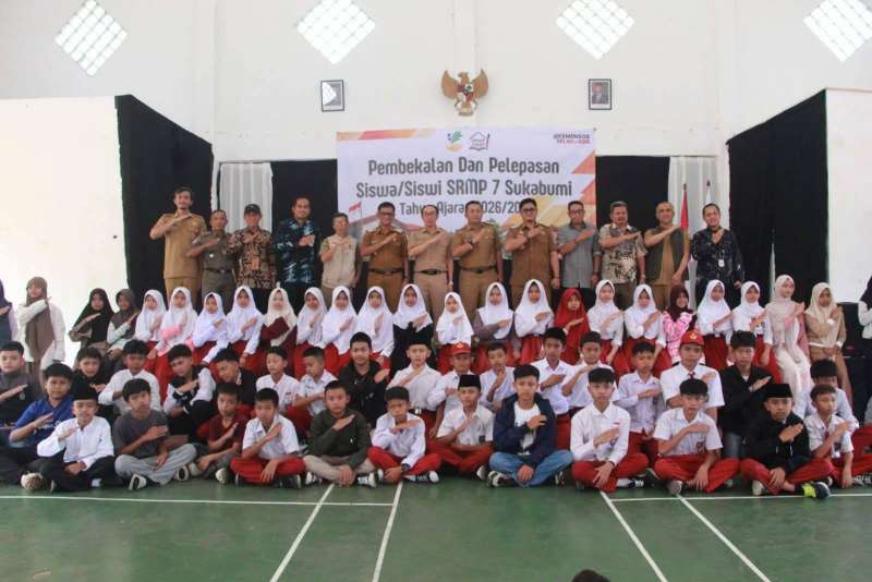 60 Siswa SRMP 7 Sukabumi Diberangkatkan, Sekda Tekankan Kemandirian dan Disiplin