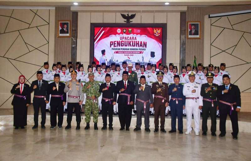 Ketua DPRD Kabupaten Sukabumi Budi Azhar Mutawali Dampingi Pengukuhan 32 Paskibraka Kabupaten Sukabumi 2026