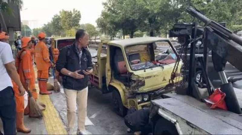 Dibakar efek bentrok dengan massa demo, 5 truk ormas GRIB dievakuasi