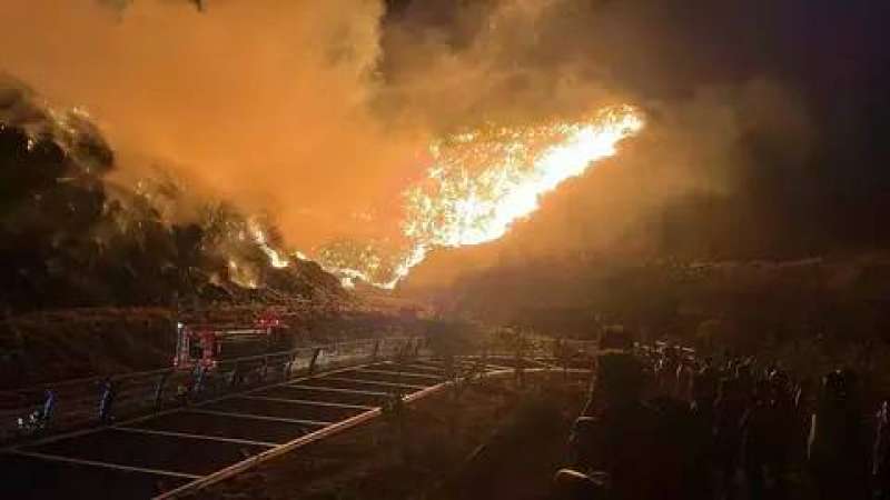 TPA Putri Cempo Solo terbakar hebat, api masih belum bisa dijinakkan