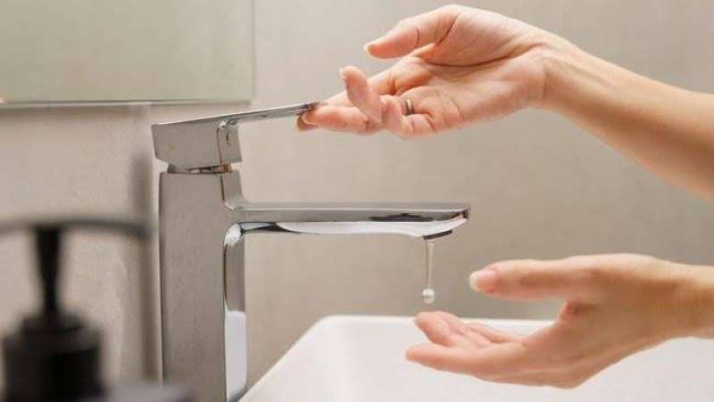 Air PDAM tak mengalir di Depok, warga pakai air isi ulang untuk masak dan cuci