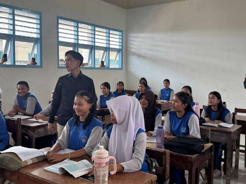 Kunjungi SMAN 1 Barus Tapteng, Gibran pastikan layanan pendidikan pascabencana berjalan optimal