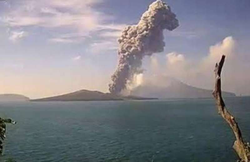5 jurnalis hilang kontak saat liputan Gunung Anak Krakatau, begini kronologinya