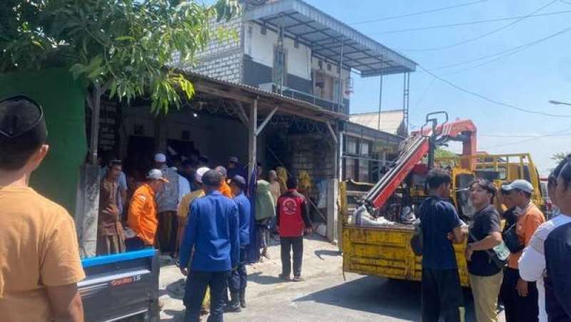Pemakaman pria 250 Kg berlangsung 5 jam, jenazah harus dievakuasi pakai crane