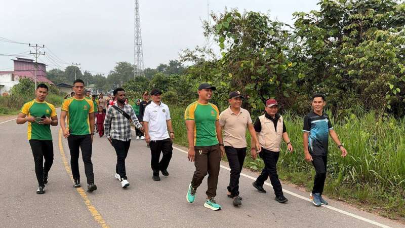 Sambut Semarak HUT Ke-81 TNI, Satgas Yonarmed 13/Nanggala Pos Kotis Gelar Rangkaian Kerja Bakti, Jalan Sehat, Senam Bersama, dan Bakti Kesehatan Perbatasan