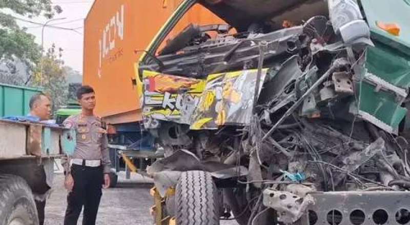 Kecelakaan beruntun 14 kendaraan di Tol Cipularang dipicu rem blong