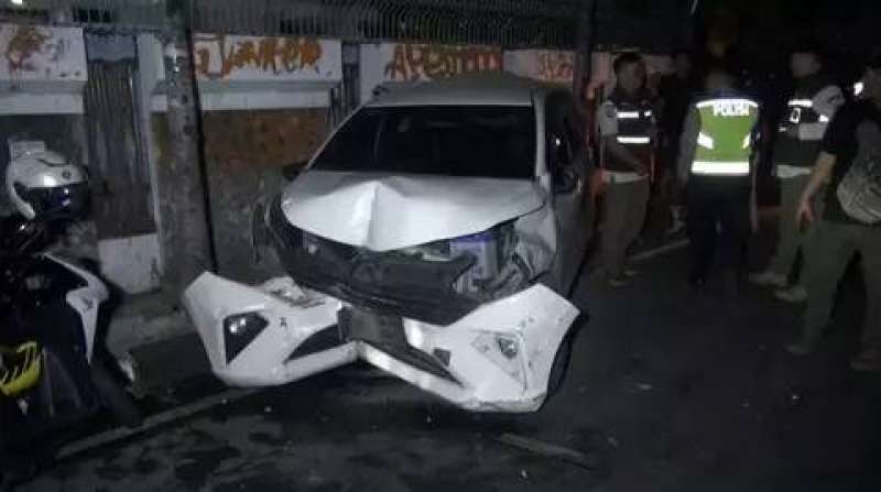 Driver ojol tewas akibat mobil tabrak sejumlah kendaraan di Palmerah