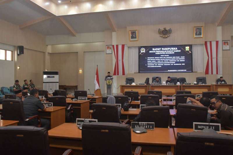 PEMKAB. Sukabumi Sampaikan Strategi Penataan Perangkat Daerah Dalam Paripurna DPRD