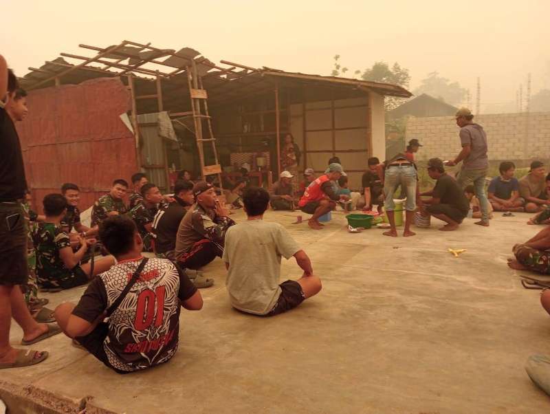 Jalin Keakraban, Anggota Satgas TMMD Kodim 1016/Plk  Laksanakan Makan Siang Bersama