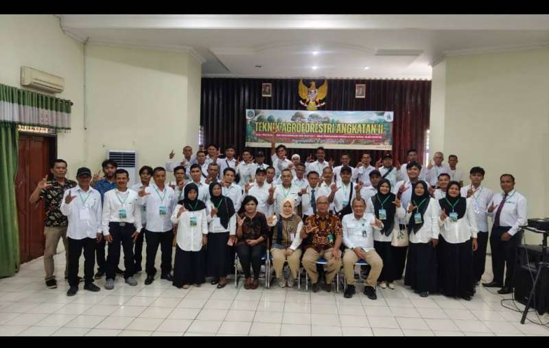 6 kelompok Tani hutan Talamau Pasaman Barat Teknik Agroforestri kunjungi  kelompok percontohan cintatamagruh pematang siantar