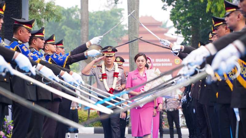 Polres Bogor Gelar Farewell Parade dan Welcome Parade Kapolres, Wujud Penghormatan dan Tradisi Kesatuan