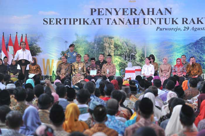 Masih 80 Juta Belum Selesai, Presiden Jokowi: Yang Sudah Pegang Sertifikat Tanah Harus Bersyukur
