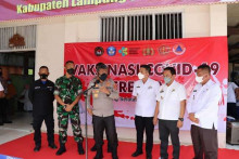 Wakapolda Lampung Tinjau Langsung Vaksinasi Serentak di Lamsel