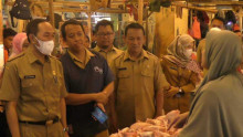 Monitoring Harga Di Pasar Cibadak, SEKDA Kab. Sukabumi " Secara Umum Harga Masih Stabil"