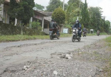 Gara-gara Truk Muatan Galian C, Jalur Evakuasi Merapi di Klaten Rusak Parah