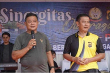 SiNERGITAS TNI-POLRI Melalui Olahraga Perkokoh kekompakan.