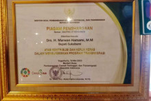 Koordinasi Nasional Transmigrasi, Bupati Sukabumi, Marwan Dianugerahi Penghargaan Lencana Bhakti Transmigrasi