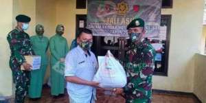 Rangkaian Bhakti Sosial HUT KE 60 KOSTRAD, YONARMED 13 Distribusikan Bantuan 750 Paket Sembako