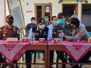 Bersama Forkopimda, Bupati Enos Pantau Pelaksanaan Pilkades Serentak